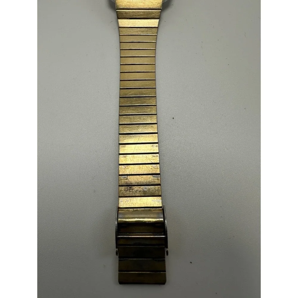 Timex Q Mens Vintage Watch New Battery M Cell 31MM 9
